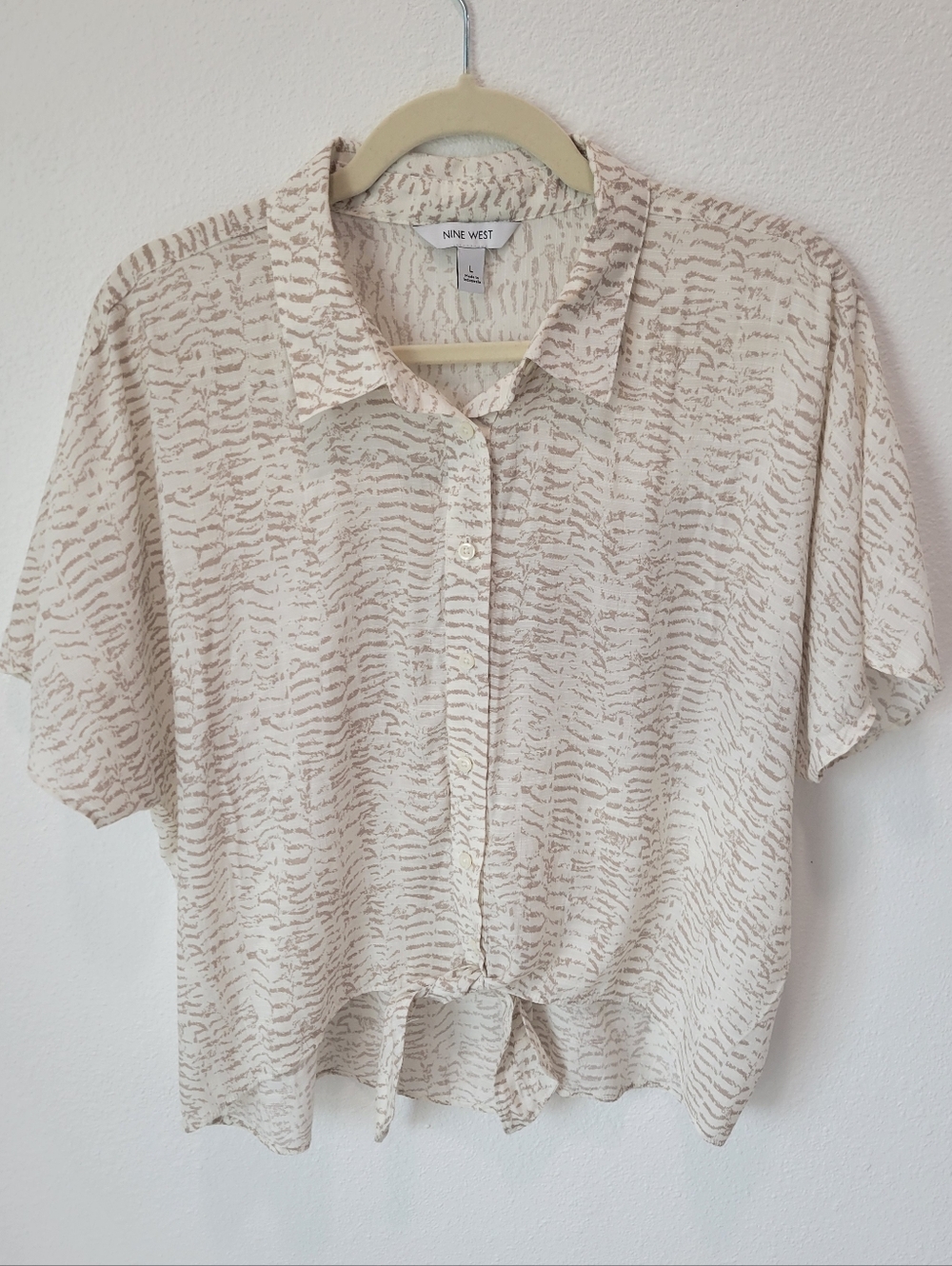 Nine West Women’s L Cream Beige Printed Tie Front Blouse Short Sleeve‎